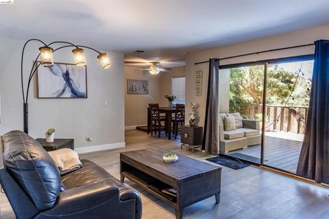 Photo of 900 Cambridge Dr DR #31, Benicia, CA 94510 (MLS # 41134838)