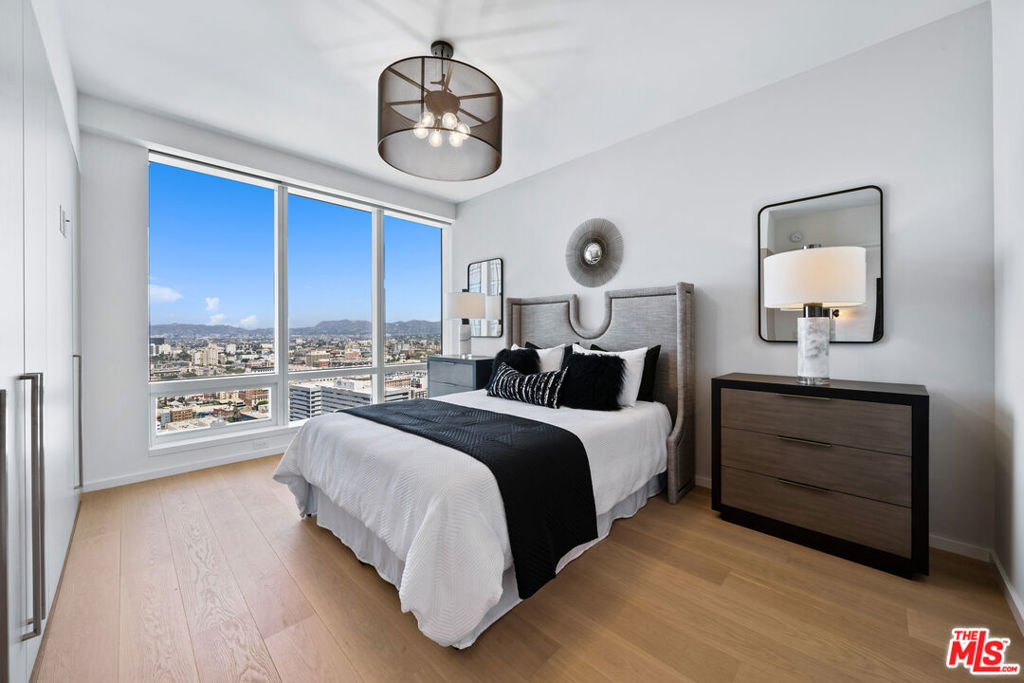 877 Francisco Street 827