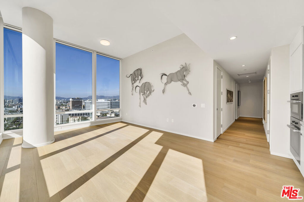 877 Francisco Street 827