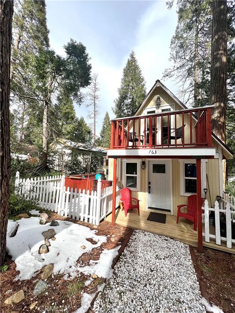 Photo of 763 Woodland Rd, Crestline, CA 92325 (MLS # IV26079529)