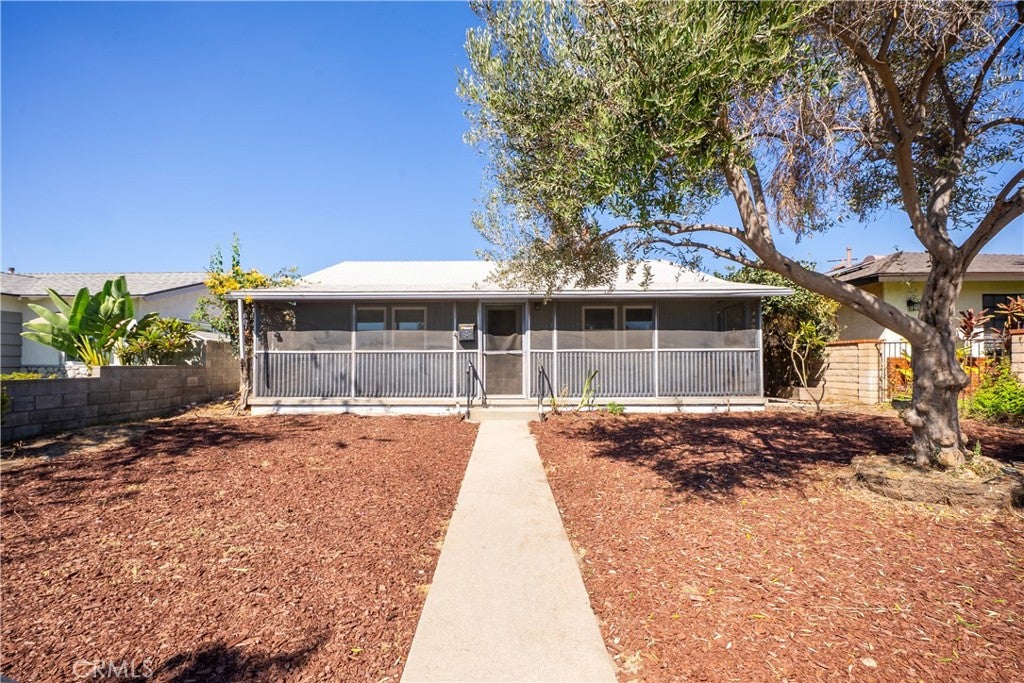 Photo of 939 N Orange AVE, Azusa, CA 91702 (MLS # CV26197839)