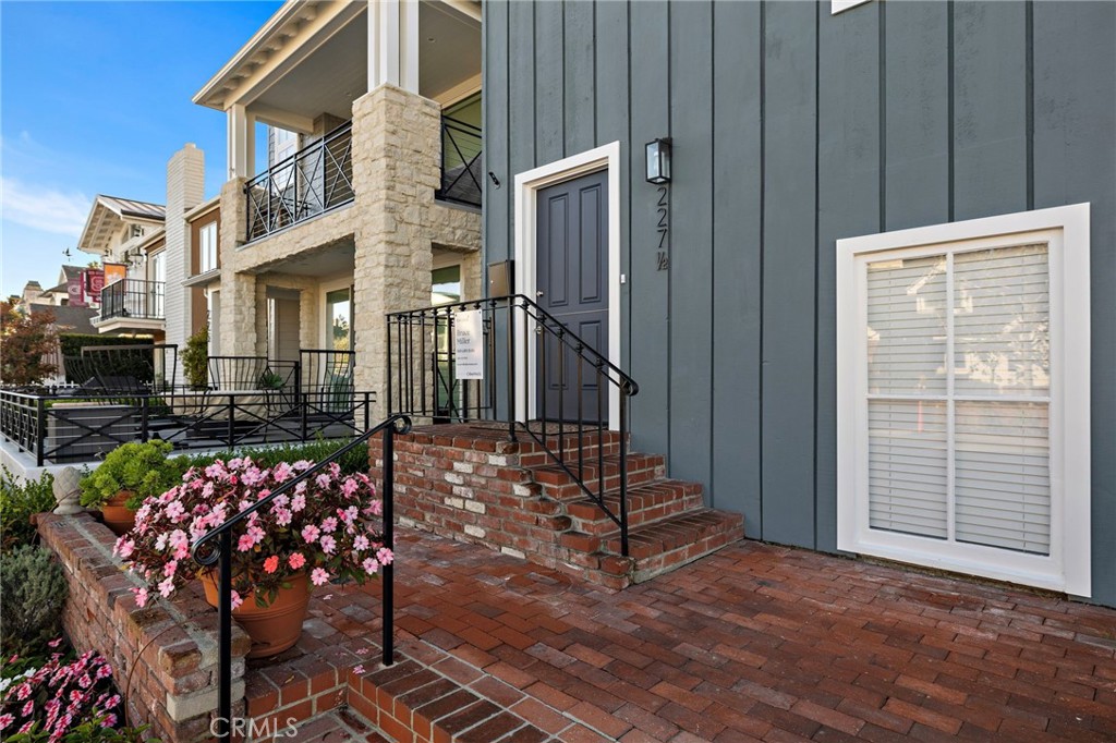 227 1/2 Coral Avenue