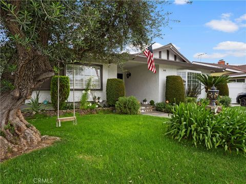Photo of 9835 Brookshire AVE, Downey, CA 90240 (MLS # DW26106457)