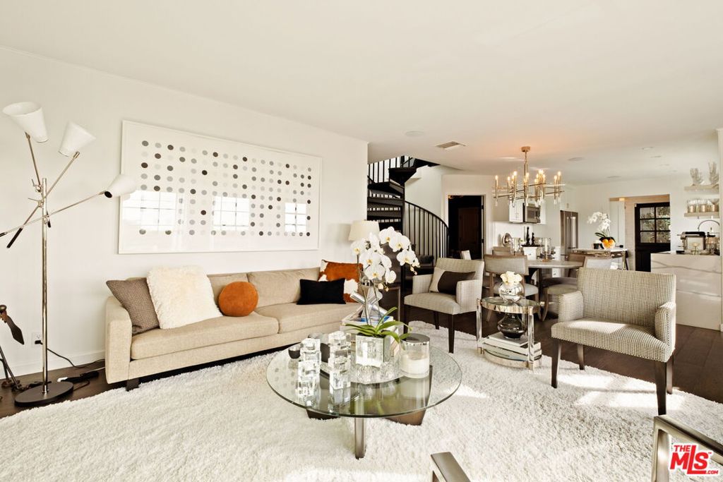 8289 Hollywood Boulevard