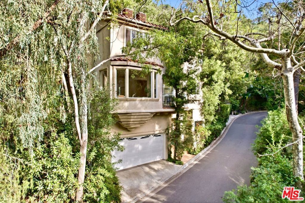 Photo of 10055 Reevesbury Drive, Beverly Hills, CA 90210 (MLS # 26679797)