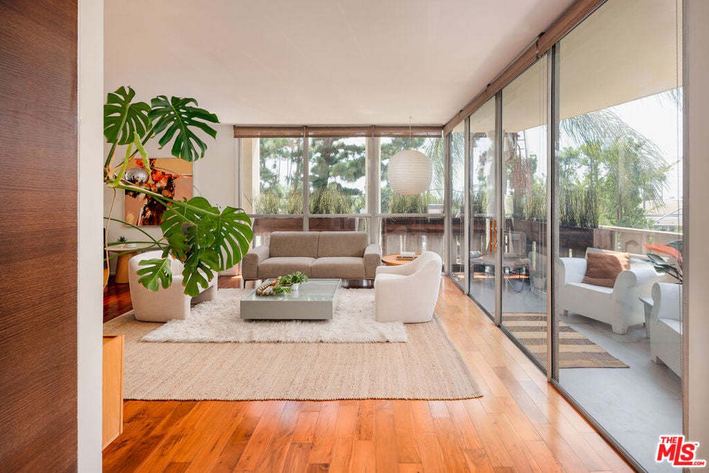 4455 Los Feliz Boulevard 207