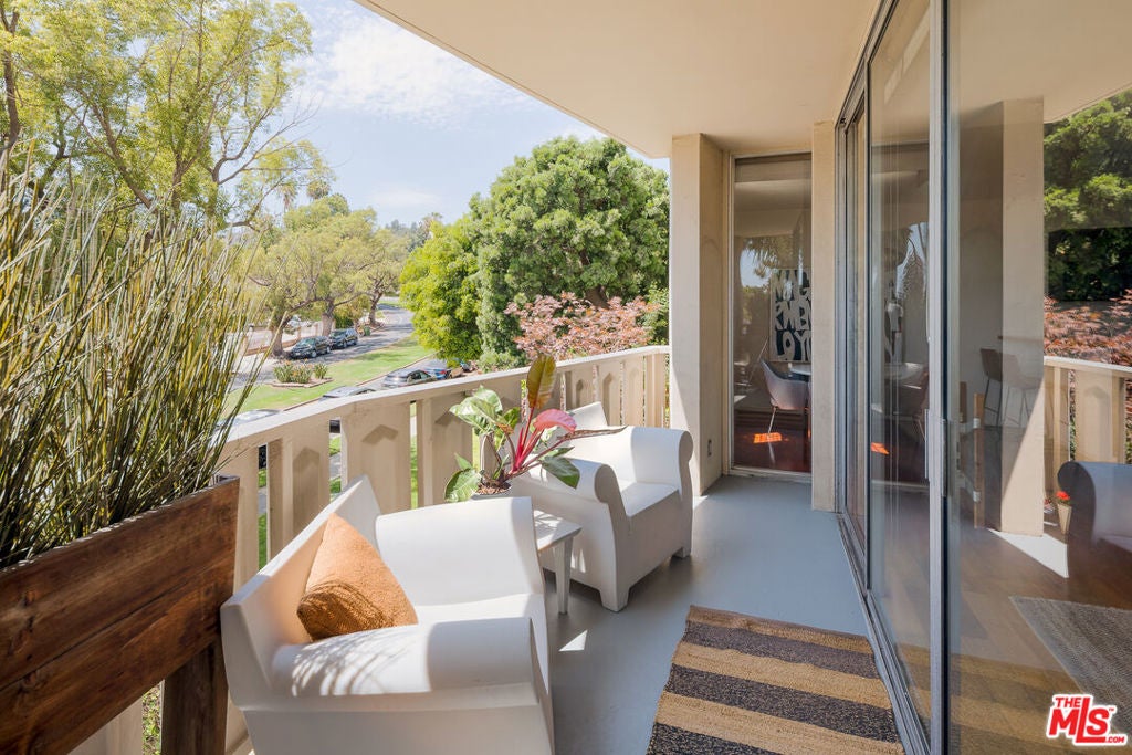 4455 Los Feliz Boulevard 207