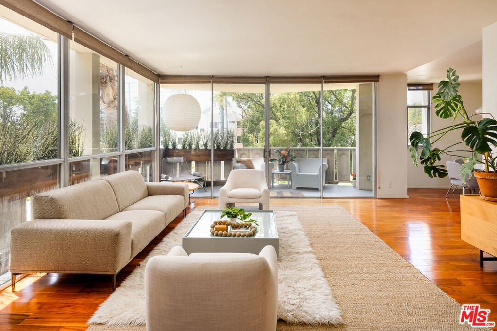 4455 Los Feliz Boulevard 207