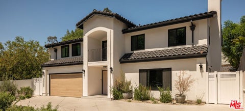 Photo of 22269 Avenue San Luis, Los Angeles, CA 91364 (MLS # 26977845)
