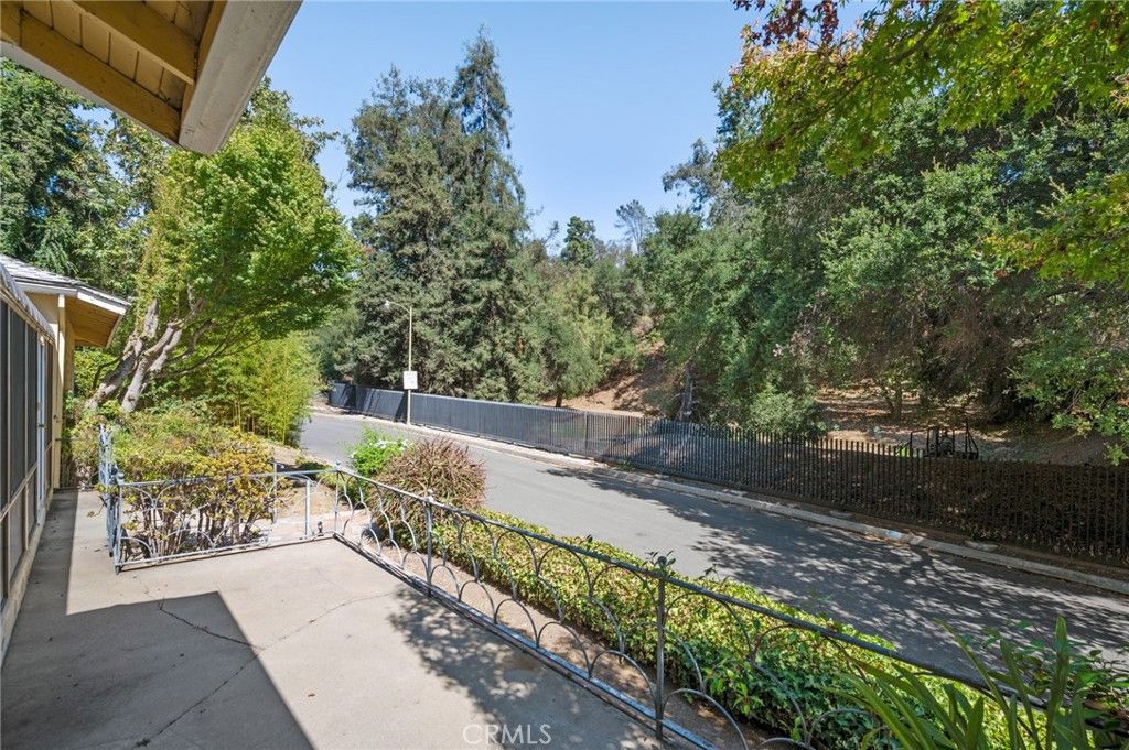 Photo of 1601 Stone Canyon Road, Bel Air, CA 90077 (MLS # SB25227652)