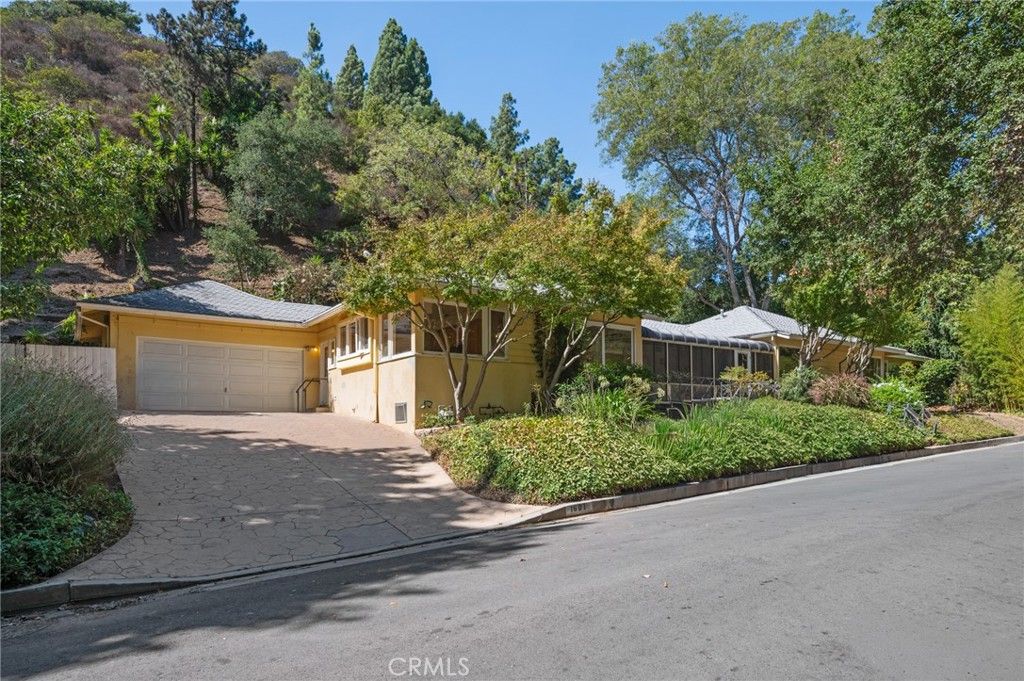 Photo of 1601 Stone Canyon Road, Bel Air, CA 90077 (MLS # SB25227652)