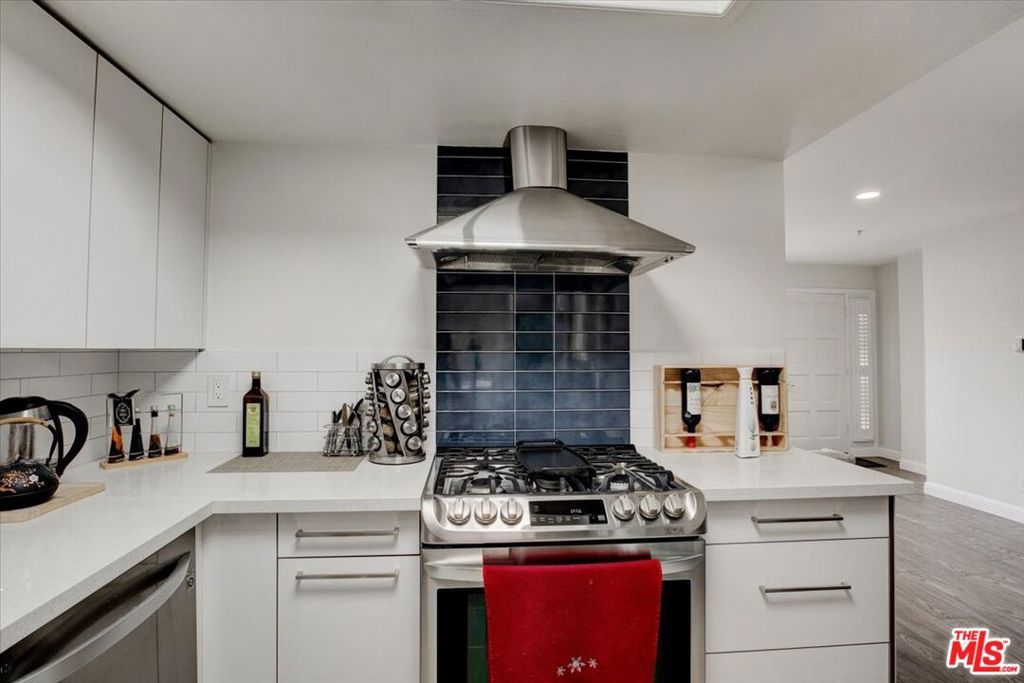 Photo of 108 W Maple Street #27, Glendale, CA 91204 (MLS # 25615773)