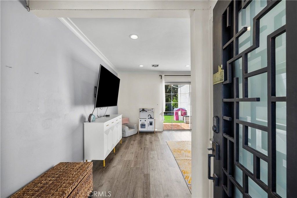 Photo of 18019 Tiara, Encino, CA 91316 (MLS # SW25265471)