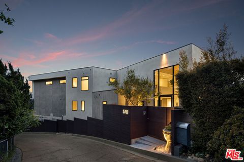 Photo of 5751 Valley Oak Drive, Los Angeles, CA 90068 (MLS # 25598017)