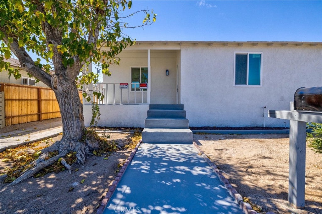 124 W Fredricks