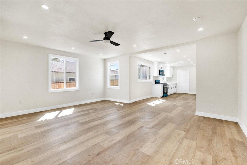 124 W Fredricks