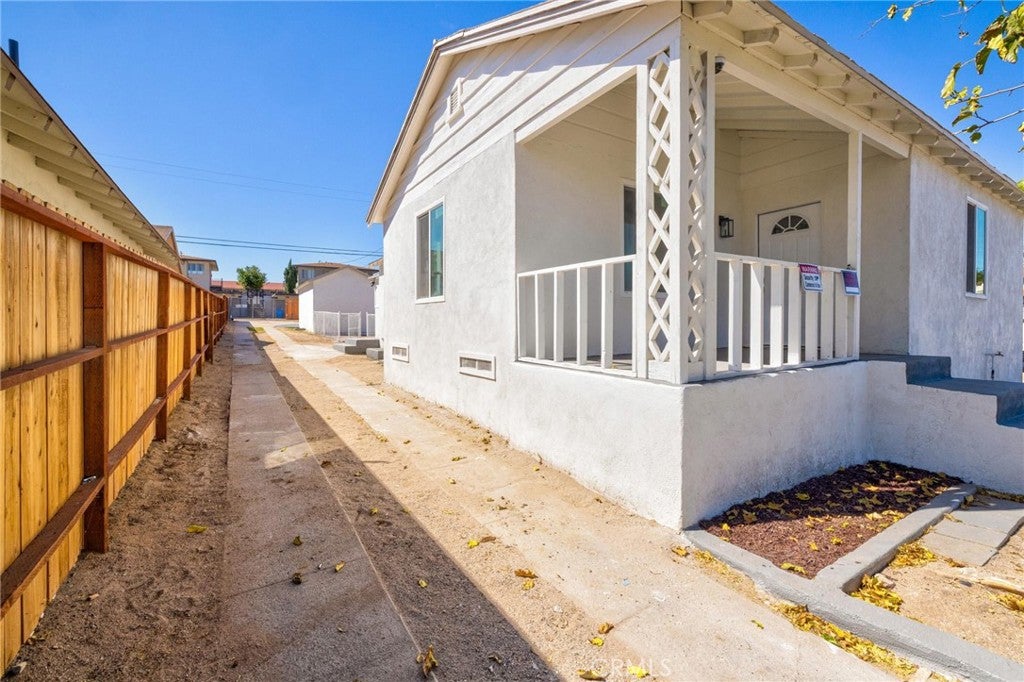 124 W Fredricks