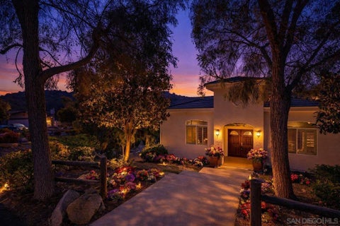 Photo of 28328 Kettering Ln Ln, Escondido, CA 92026 (MLS # 260007351SD)