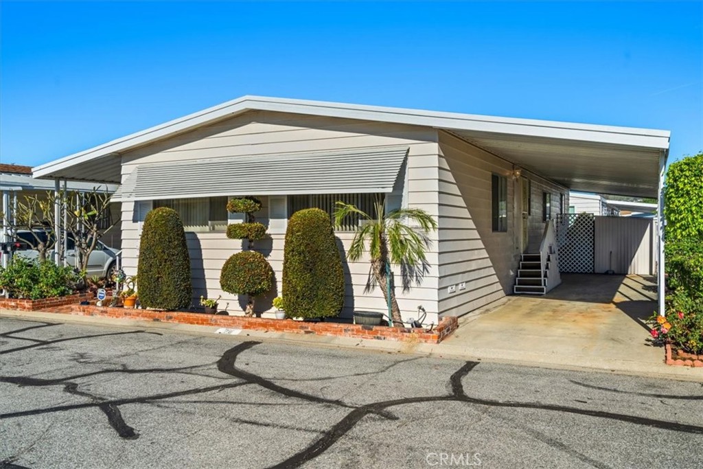 8509 Beverly Blvd 76