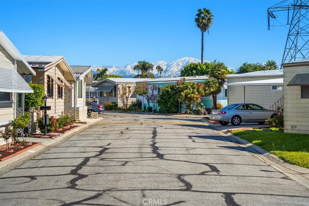 8509 Beverly Blvd 76