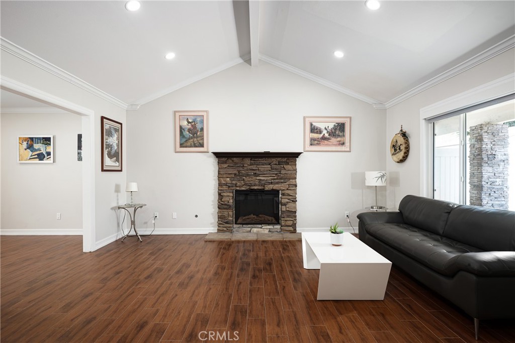 25222 Calle Sombre