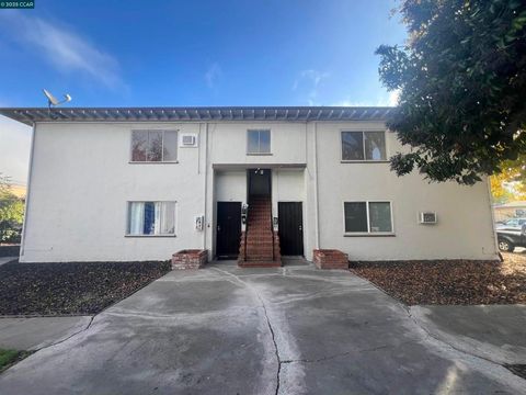 Photo of 2766 Argyll Avenue Ave, Concord, CA 94520 (MLS # 41119593)