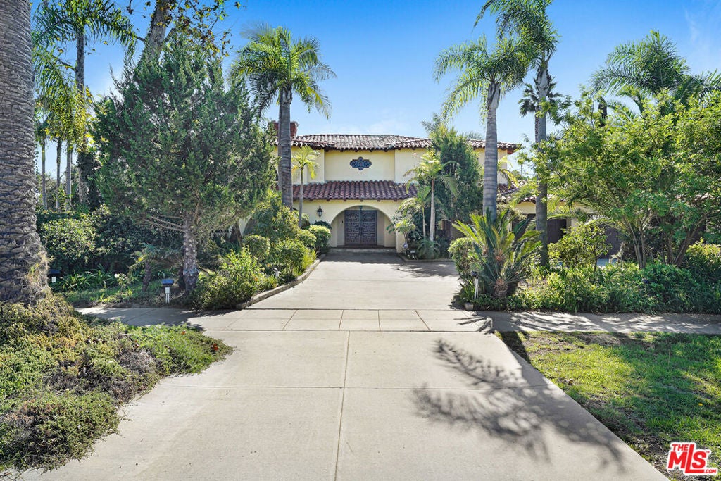Photo of 324 Marguerita Avenue, Santa Monica, CA 90402 (MLS # 26998417)