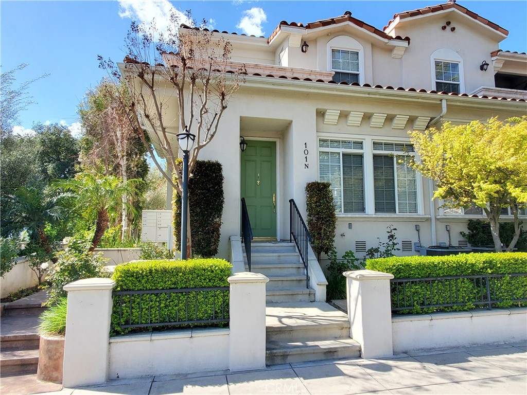 101 N Kenneth Road