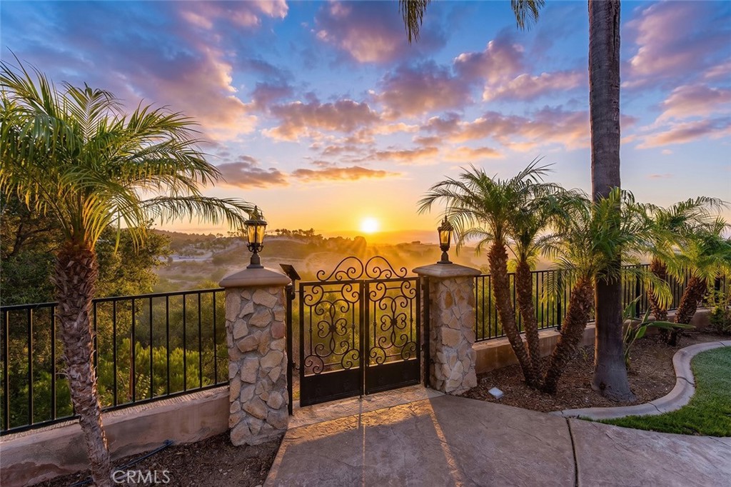 21128 Via Los Laureles