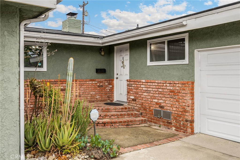 1005 E Woodland Lane