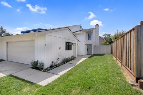 Photo of 1727 Foster Court, Santa Cruz, CA 95062 (MLS # ML82047322)