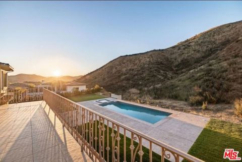 Photo of 29416 Malibu View Court, Agoura Hills, CA 91301 (MLS # 26840813)