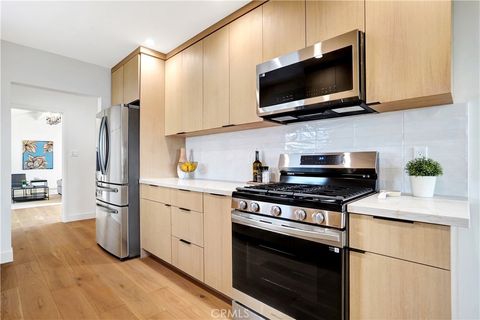 6438 Lindley Ave Reseda CA 91335