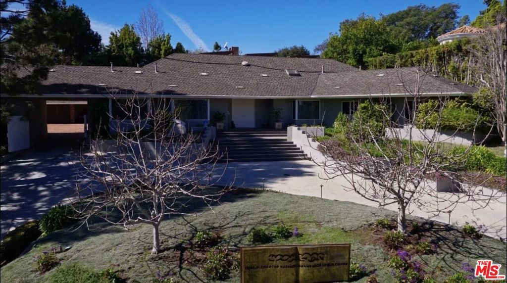 Photo of 917 Oxford Way, Beverly Hills, CA 90210 (MLS # 26658363)