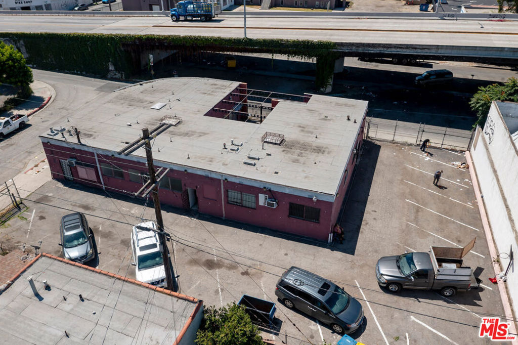 325 E Rosecrans Avenue