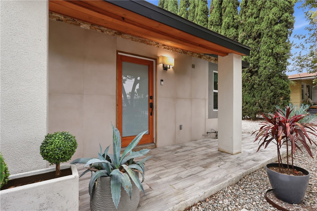 261 N Oak