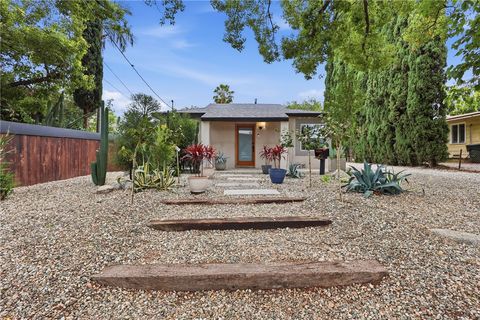 Photo of 261 N Oak Ave, Pasadena, CA 91107 (MLS # AR26114316)