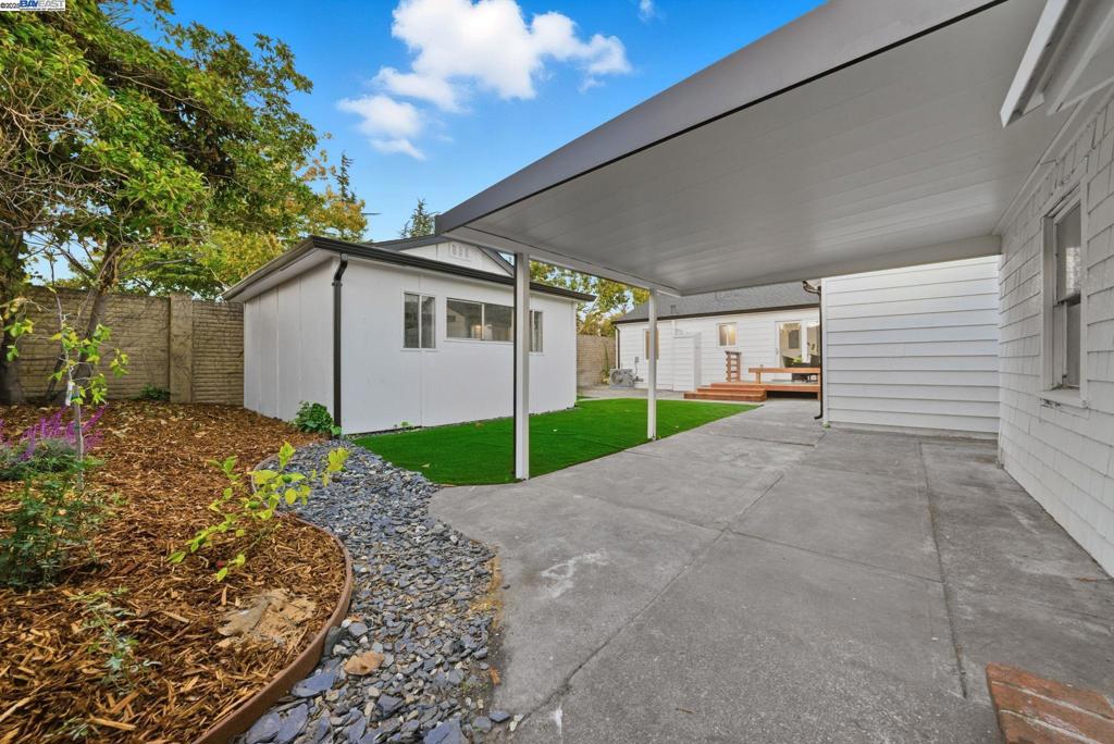 SAN LEANDRO BRDR - Residential