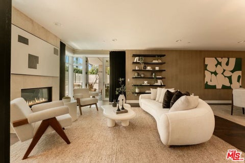 Photo of 447 N Doheny Drive #101, Beverly Hills, CA 90210 (MLS # 26860223)