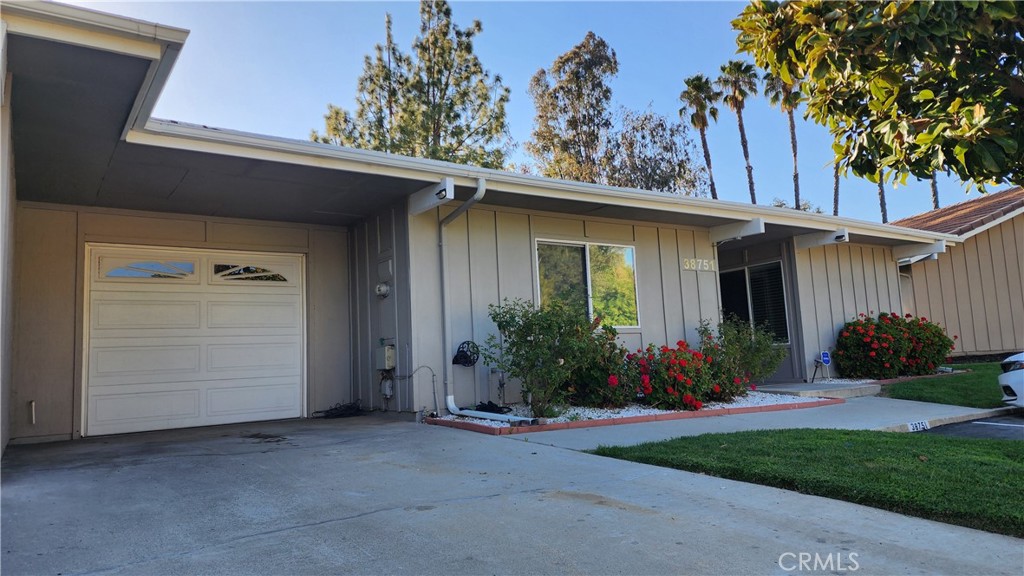 38751 Via Las Flores