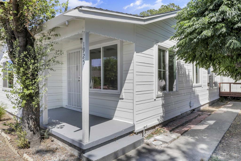 Properties 2 1925 Alpha Way