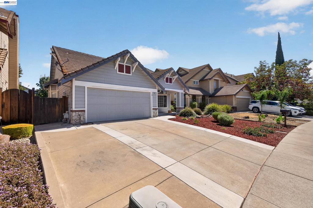 690 Canyonwood Dr.