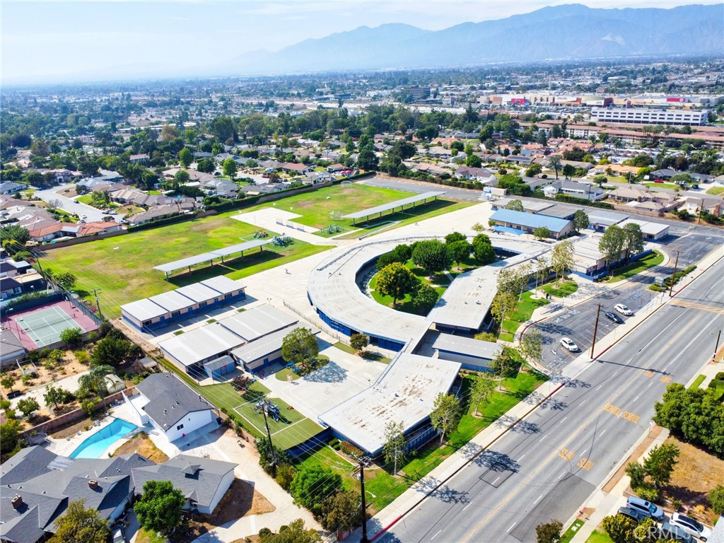 512 S Barranca Street