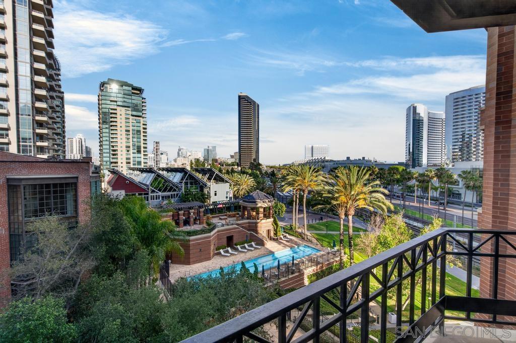 500 W Harbor DR