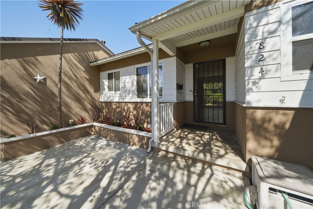 824 N Redondo E