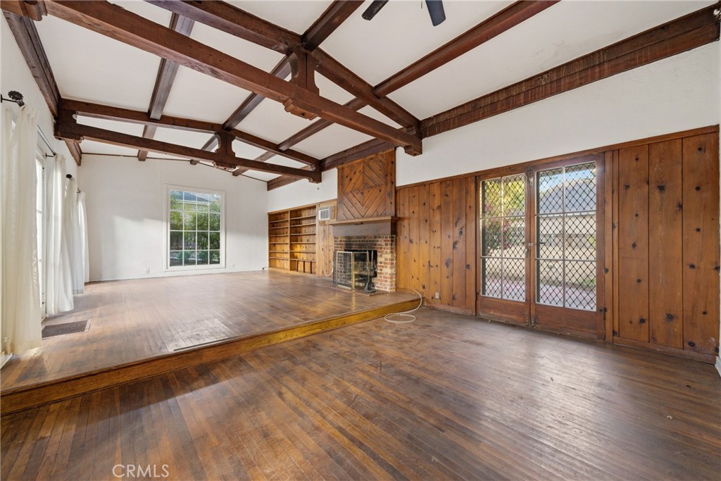 Properties 4 929 Descanso Drive