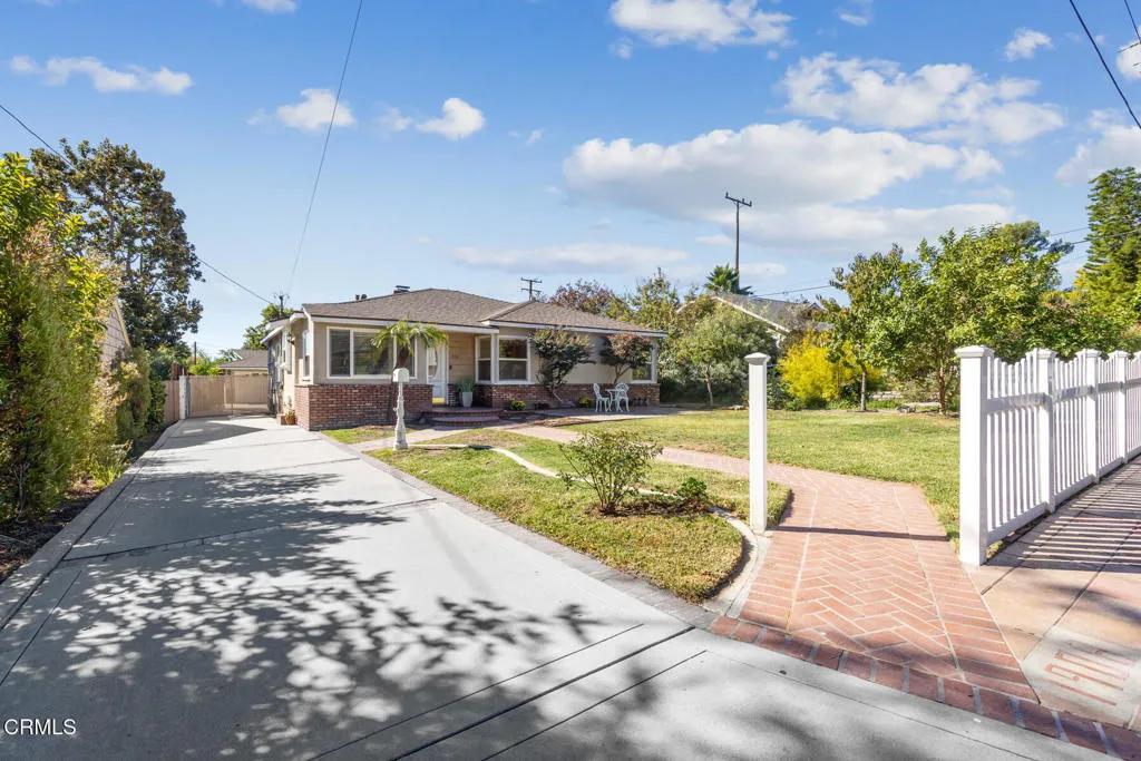 Pasadena, California 91104, United States, 3 Bedrooms Bedrooms, ,2 BathroomsBathrooms,Residential,Active,232730