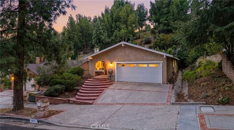 Photo of 14015 Candlewood Dr, Sylmar, CA 91342 (MLS # SR26075490)