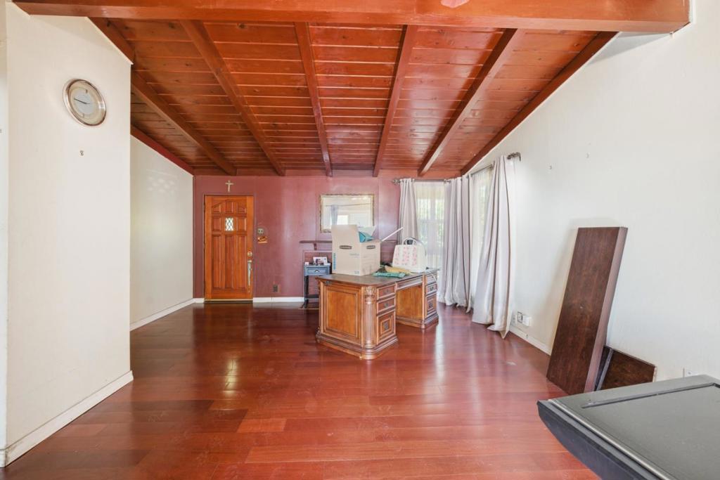 Properties 3 342 W Duane Avenue