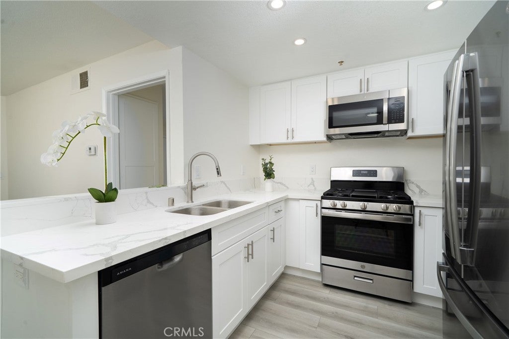 1501 N Brea Boulevard 212
